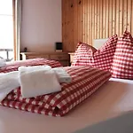 The Alpina Mountain فندق تشيرتشين