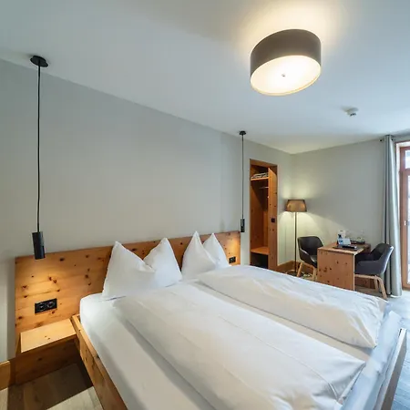 The Alpina Mountain فندق تشيرتشين